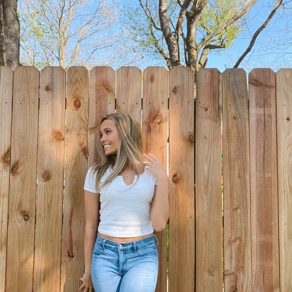 Meet your Posher + LIKE THIS TO GET NOTIFIED FOR MY LIVES! 💕 - Picture 2 of 2